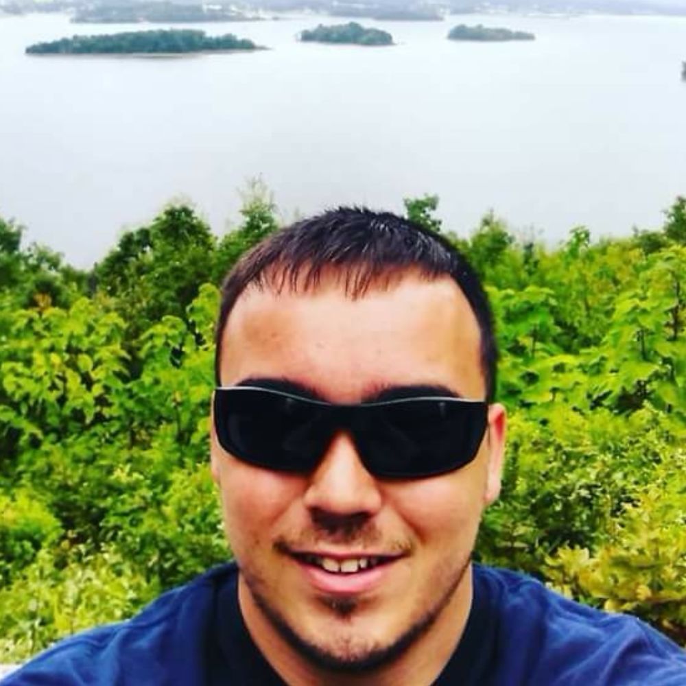 Meet your Posher, Thomas